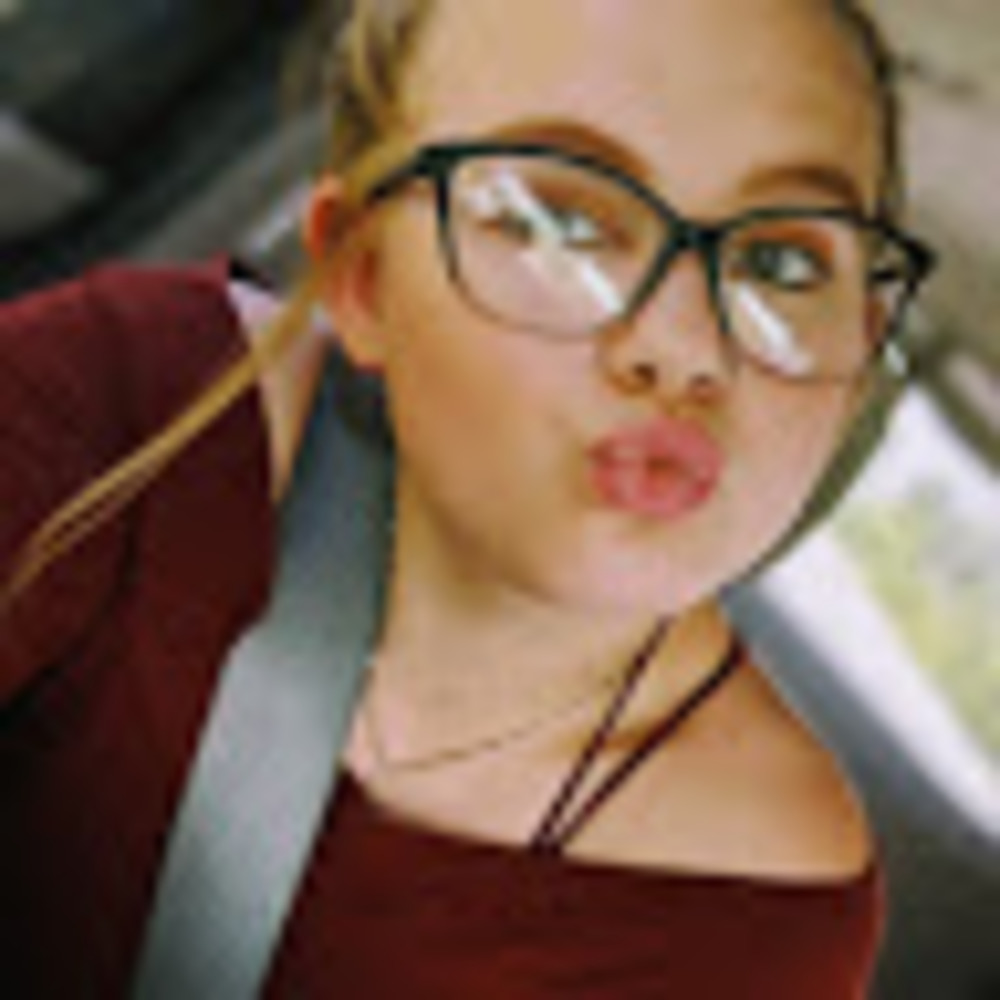 Meet your Posher, Adrianna